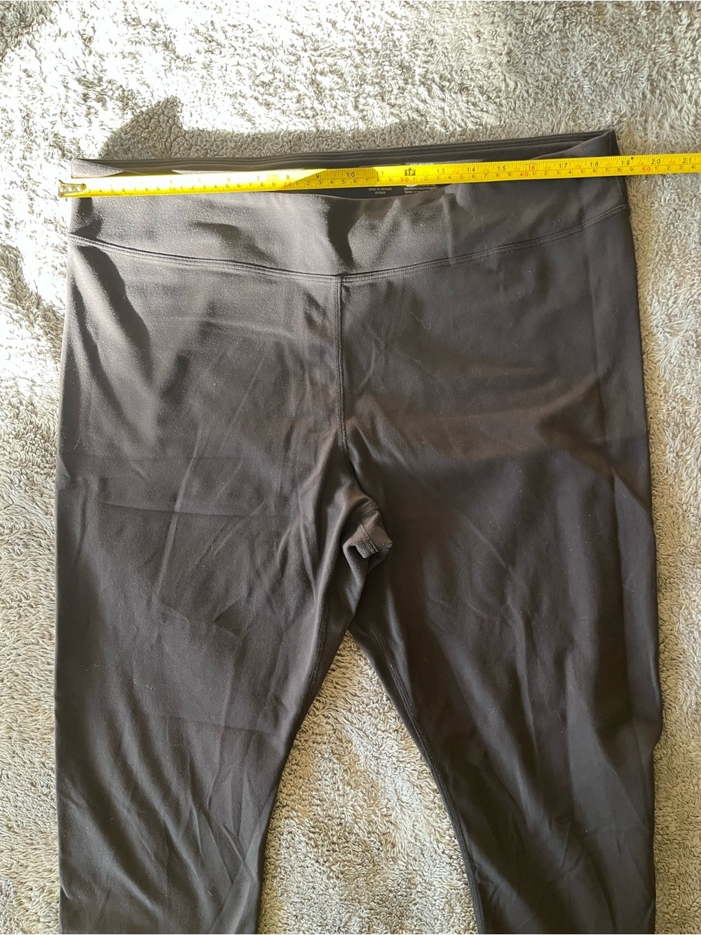 L.L. Bean Black Women's Capri Leggings with Wide Waistband - Picture 4 of 5